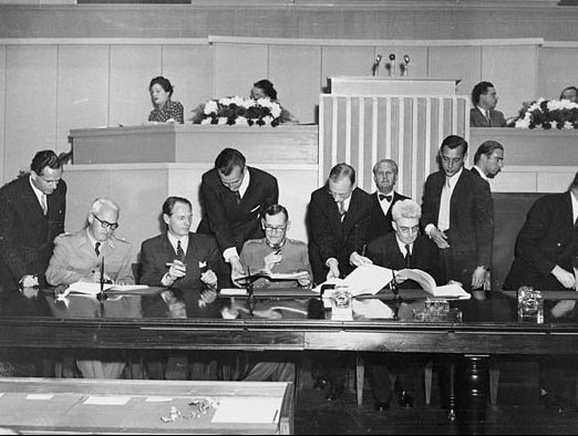 Firma de los Convenios de Ginebra
